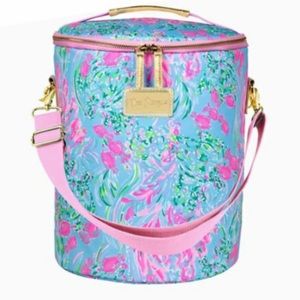 Lilly Pulitzer beach cooler with shoulder strap. Brand new, with tags!